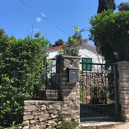 Holiday home Pavarotti