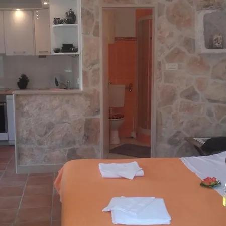 Holiday home Pavarotti