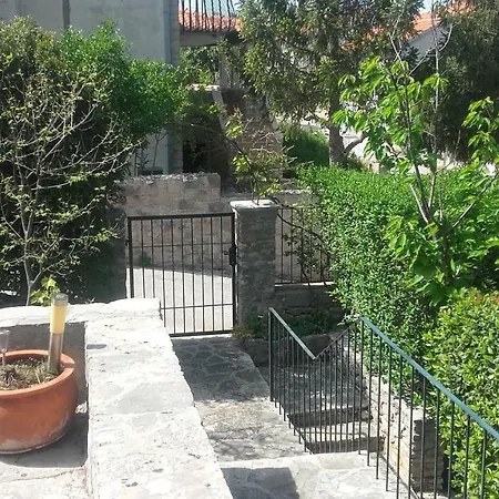 Holiday home Pavarotti